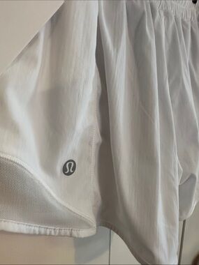lululemon Hotty Hot Low-Rise Short  4" *Lined